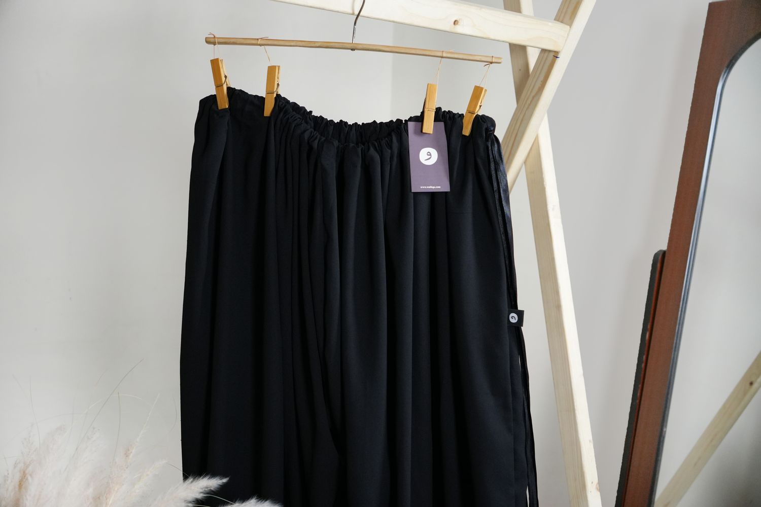 Balloon Trousers — gathered waistband detail